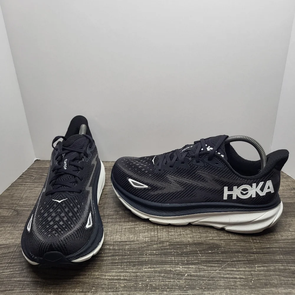 Hoka One One Clifton 9 Wide Women’s Running Shoes Size 9 D Black White